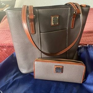 Dooney & Burke Small Lexington Tote & wallet